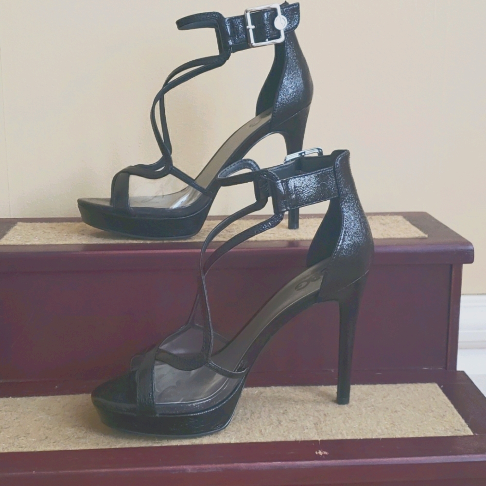 Textured patent leather sandals